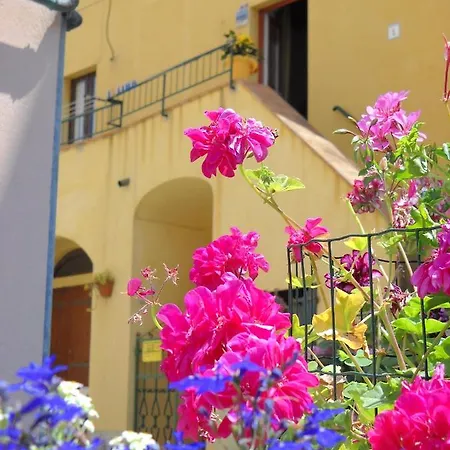 Bilocale 'il Belvedere' ---- A Due Passi Dal Mare * Marciana Marina (Isola d'Elba)